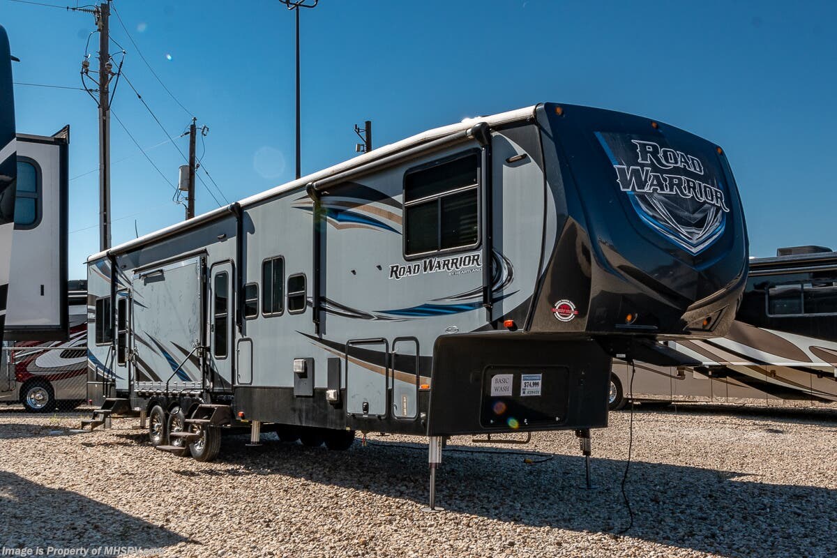 Used 2017 Heartland Road Warrior RW 427 available in Alvarado, Texas