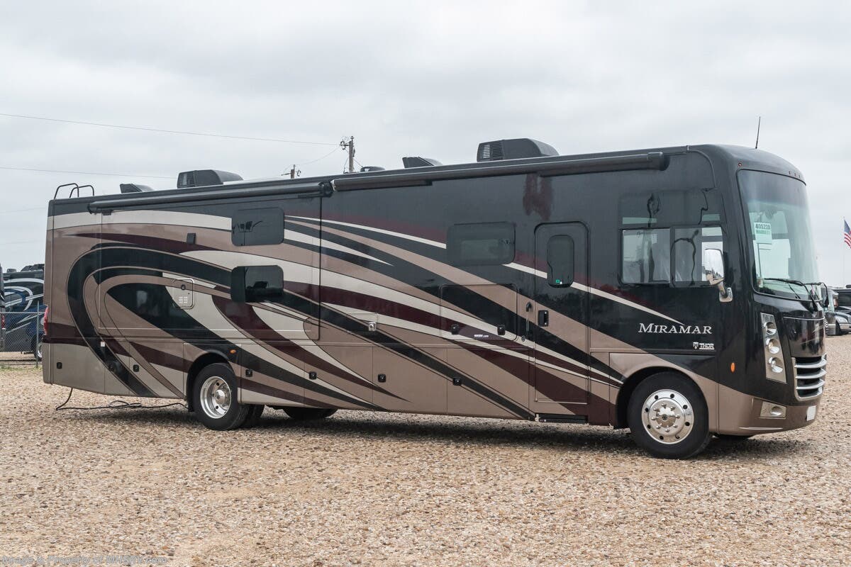 Used 2020  Thor Motor Coach Miramar 37.1 by Thor Motor Coach from Motor Home Specialist in Alvarado, TX