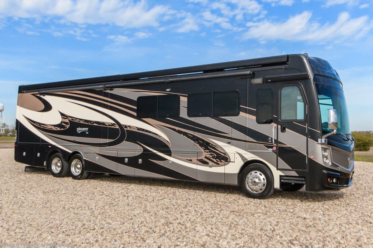 Used 2019 Fleetwood Discovery LXE 44B available in Alvarado, Texas