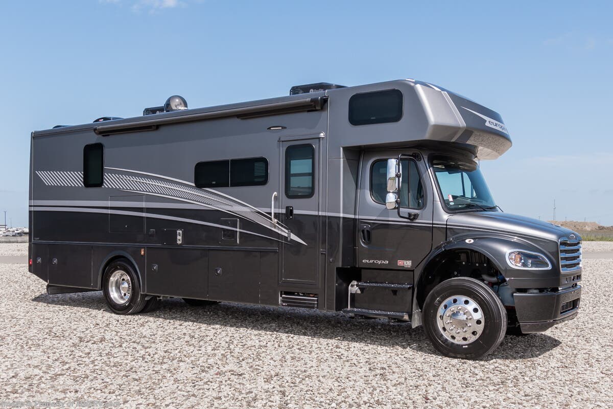 Used 2025 Dynamax Corp Europa 31SS available in Alvarado, Texas