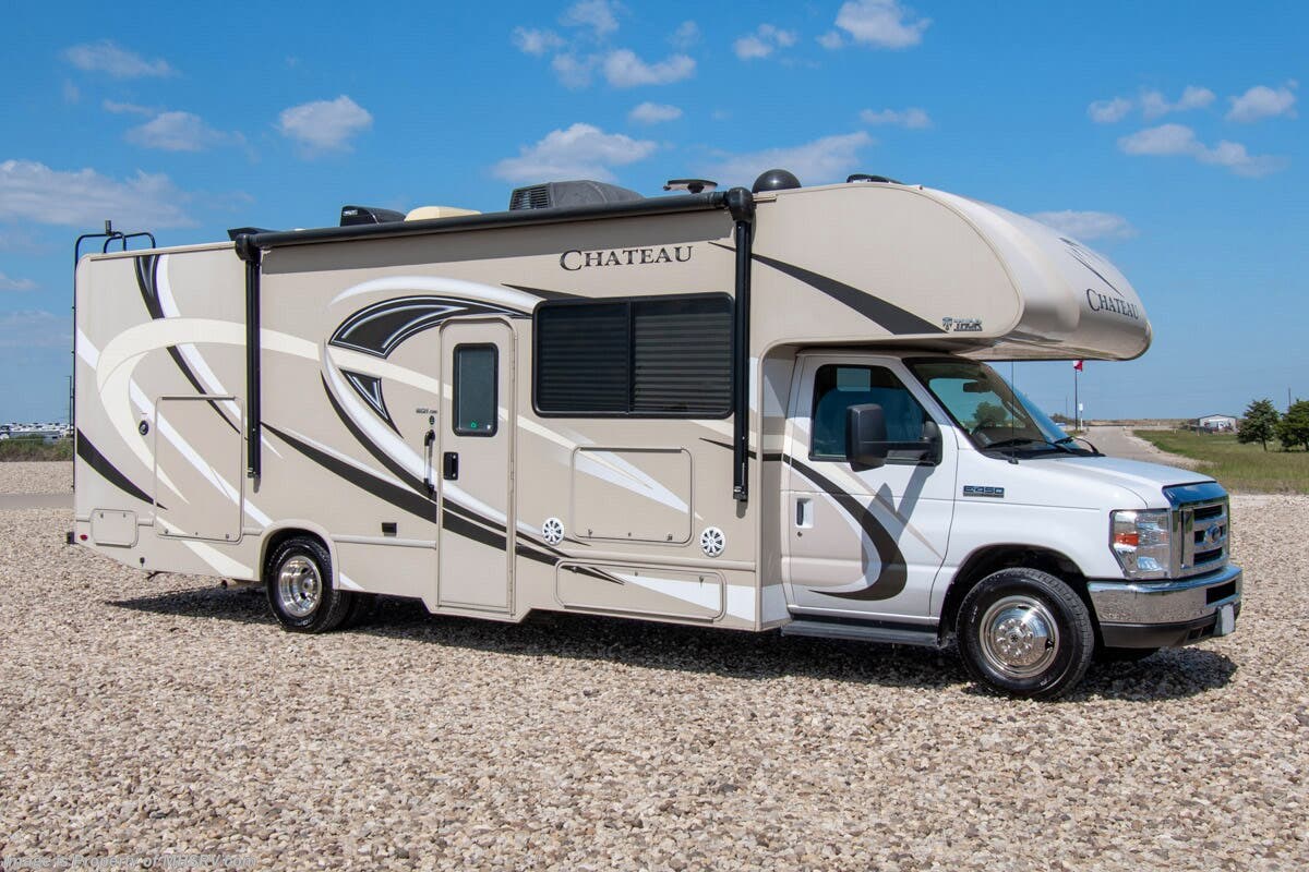 Used 2018  Thor Motor Coach Chateau 29G by Thor Motor Coach from Motor Home Specialist in Alvarado, TX