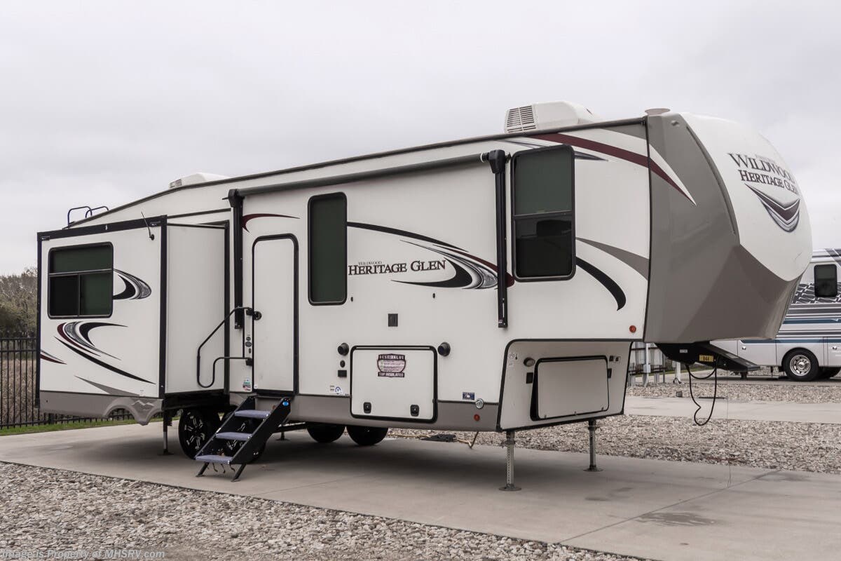 Used 2021 Forest River Wildwood Heritage Glen 286RL available in Alvarado, Texas