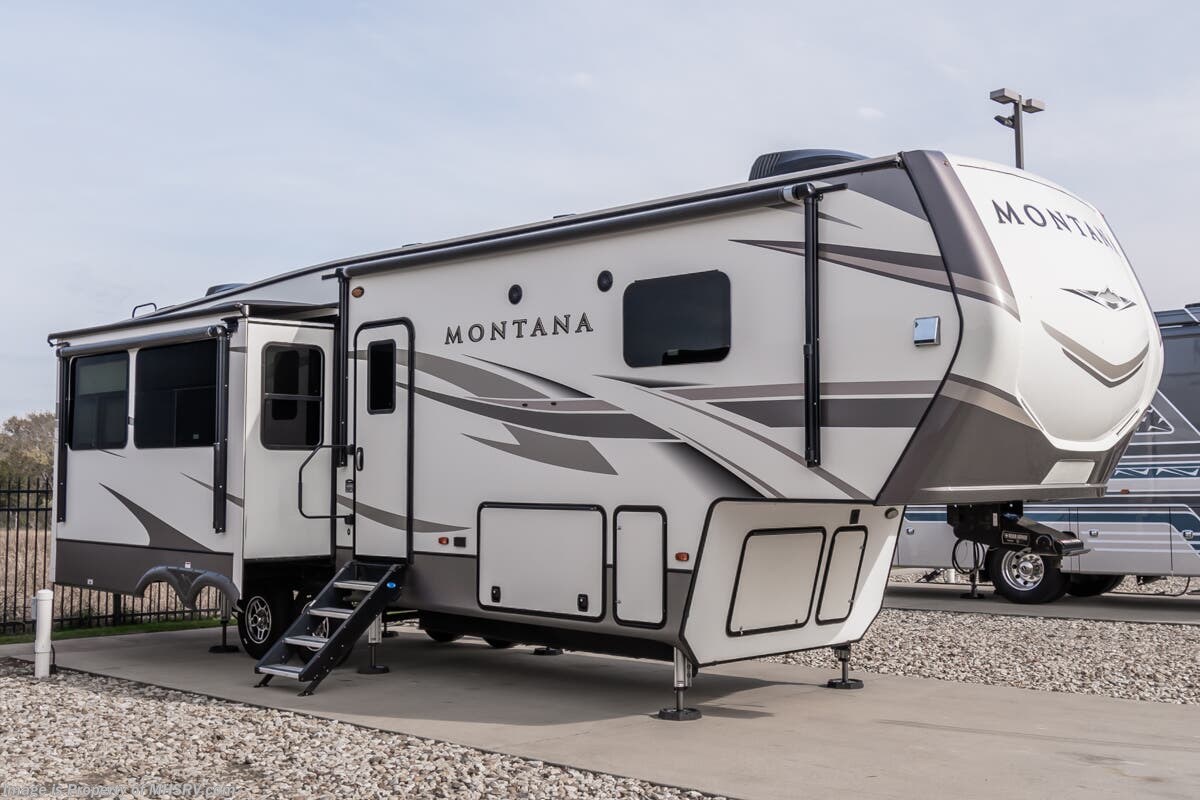 Used 2020 Keystone Montana 3120RL available in Alvarado, Texas