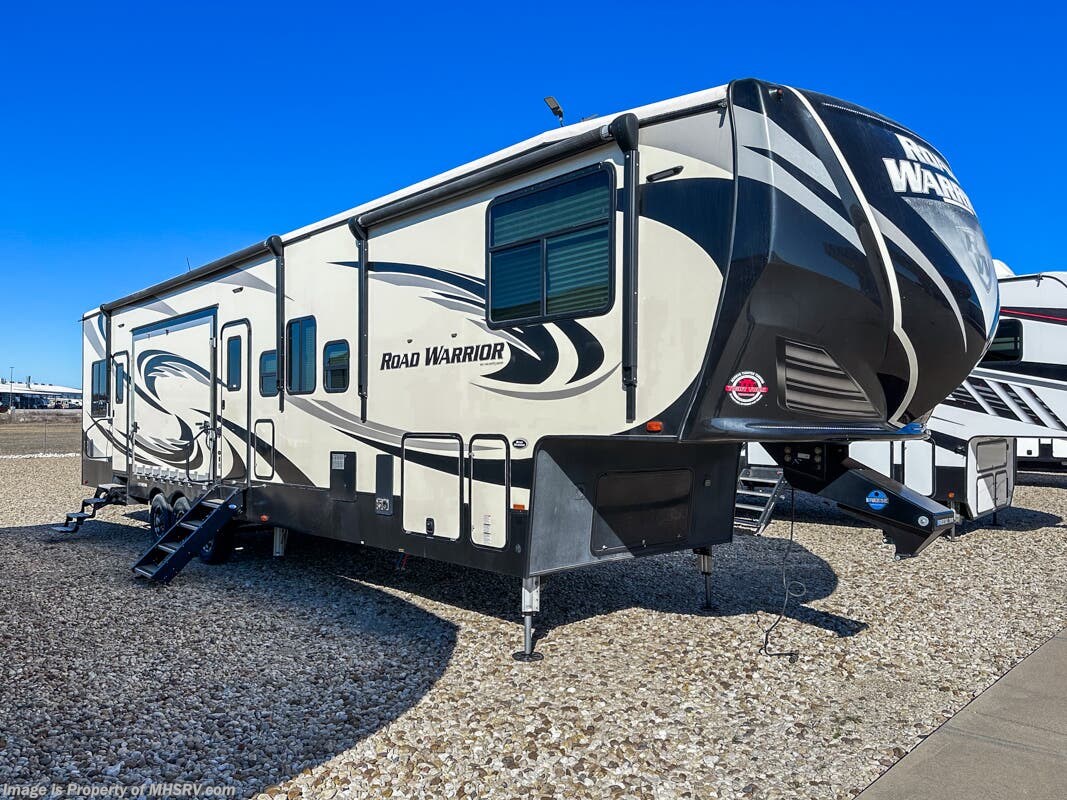 Used 2018 Heartland Road Warrior 427 available in Alvarado, Texas