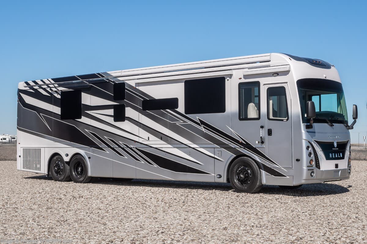 New 2027 Foretravel Realm Presidential Luxury Villa Bunk (LVB) W/ Spa available in Alvarado, Texas