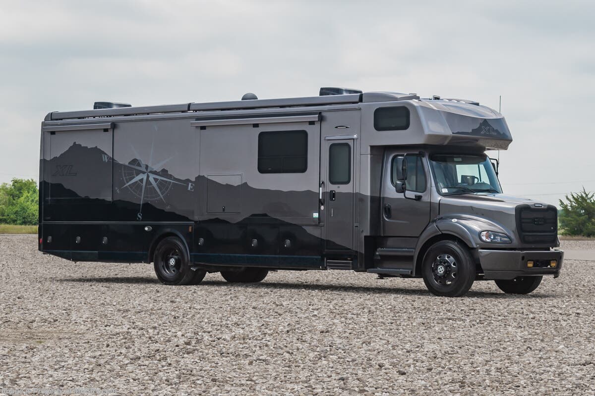 Used 2024 Dynamax Corp Dynaquest XL 3801TS available in Alvarado, Texas
