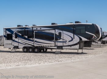 Used 2018 Heartland Cyclone 4270 available in Alvarado, Texas