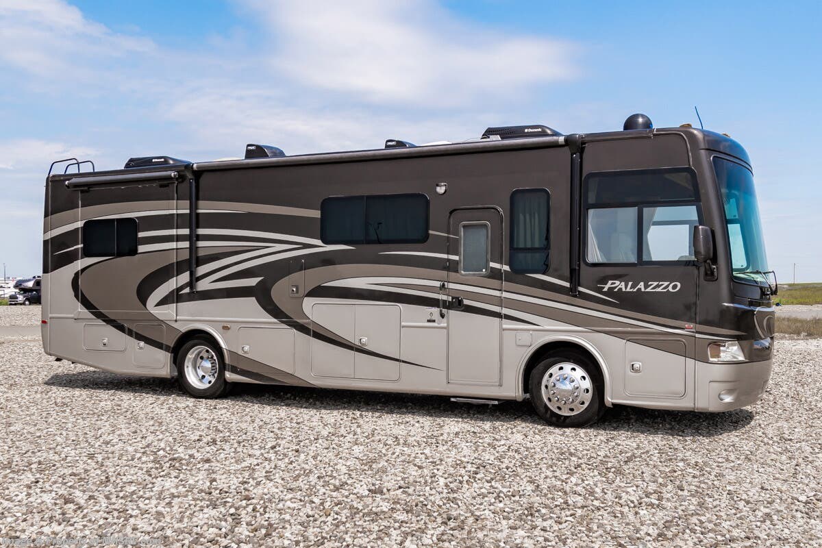 Used 2014 Thor Motor Coach Palazzo 33.2 available in Alvarado, Texas