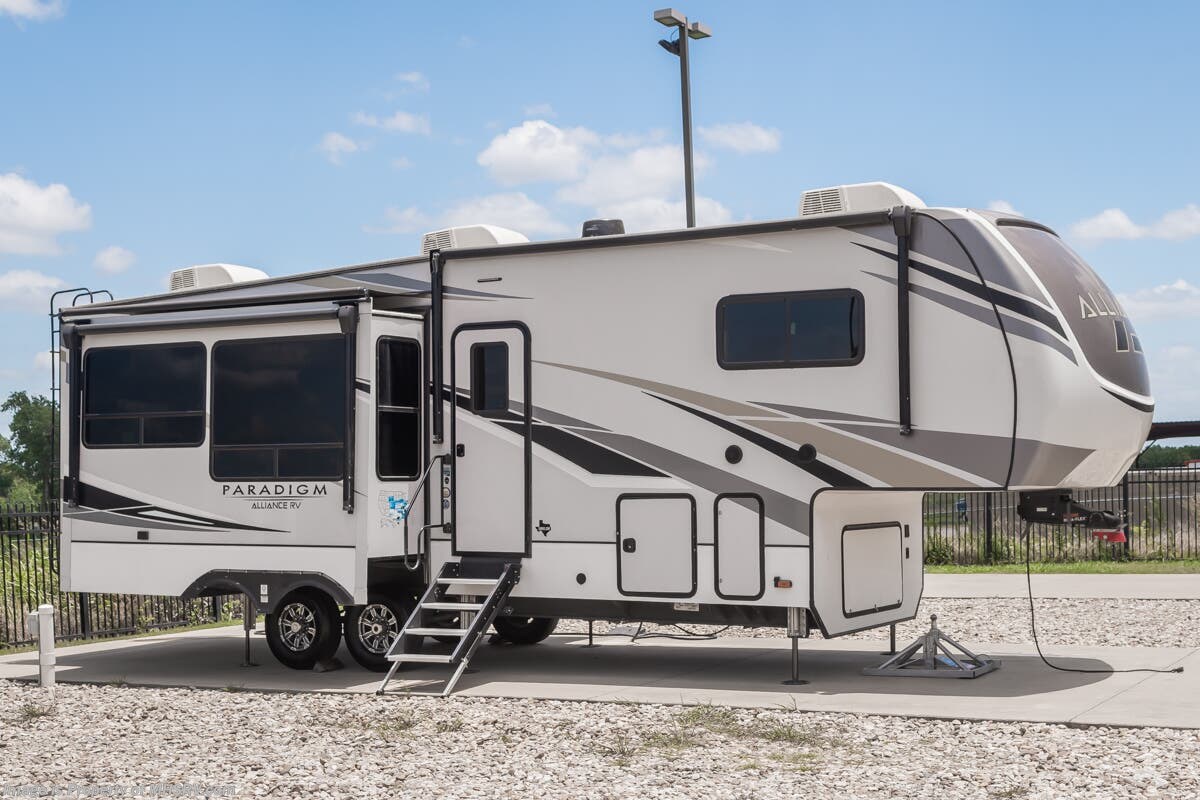 Used 2022 Alliance RV Paradigm 295MK available in Alvarado, Texas