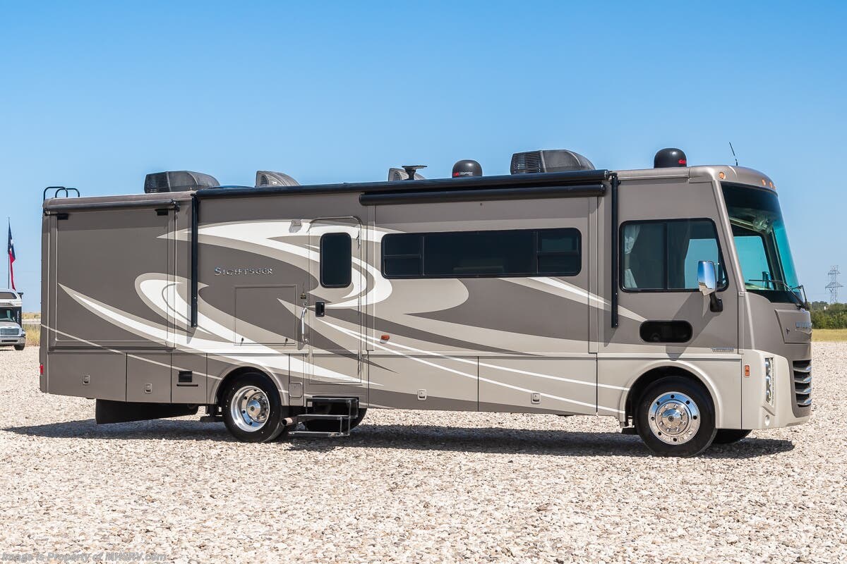 Used 2017  Winnebago Sightseer 33C by Winnebago from Motor Home Specialist in Alvarado, TX