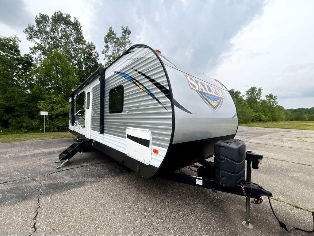 Used 2018 Forest River Salem 27RKSS available in Belleville, Michigan