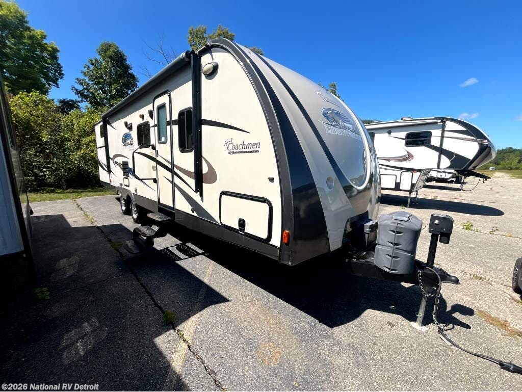 Used 2014  Coachmen Freedom Express 292 BHDS by Coachmen from National RV Detroit in Belleville, MI