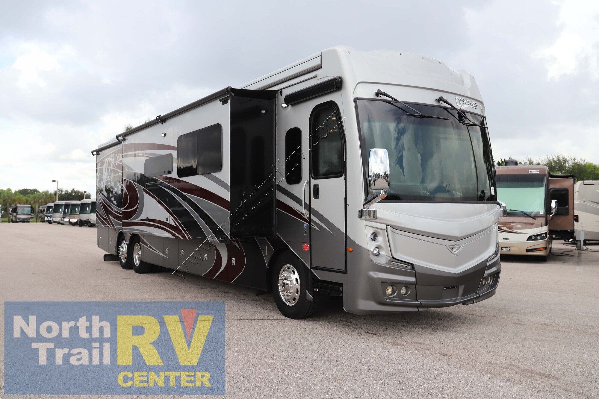 Used 2022  Fleetwood Discovery LXE 44B by Fleetwood from North Trail RV Center in Fort Myers, FL