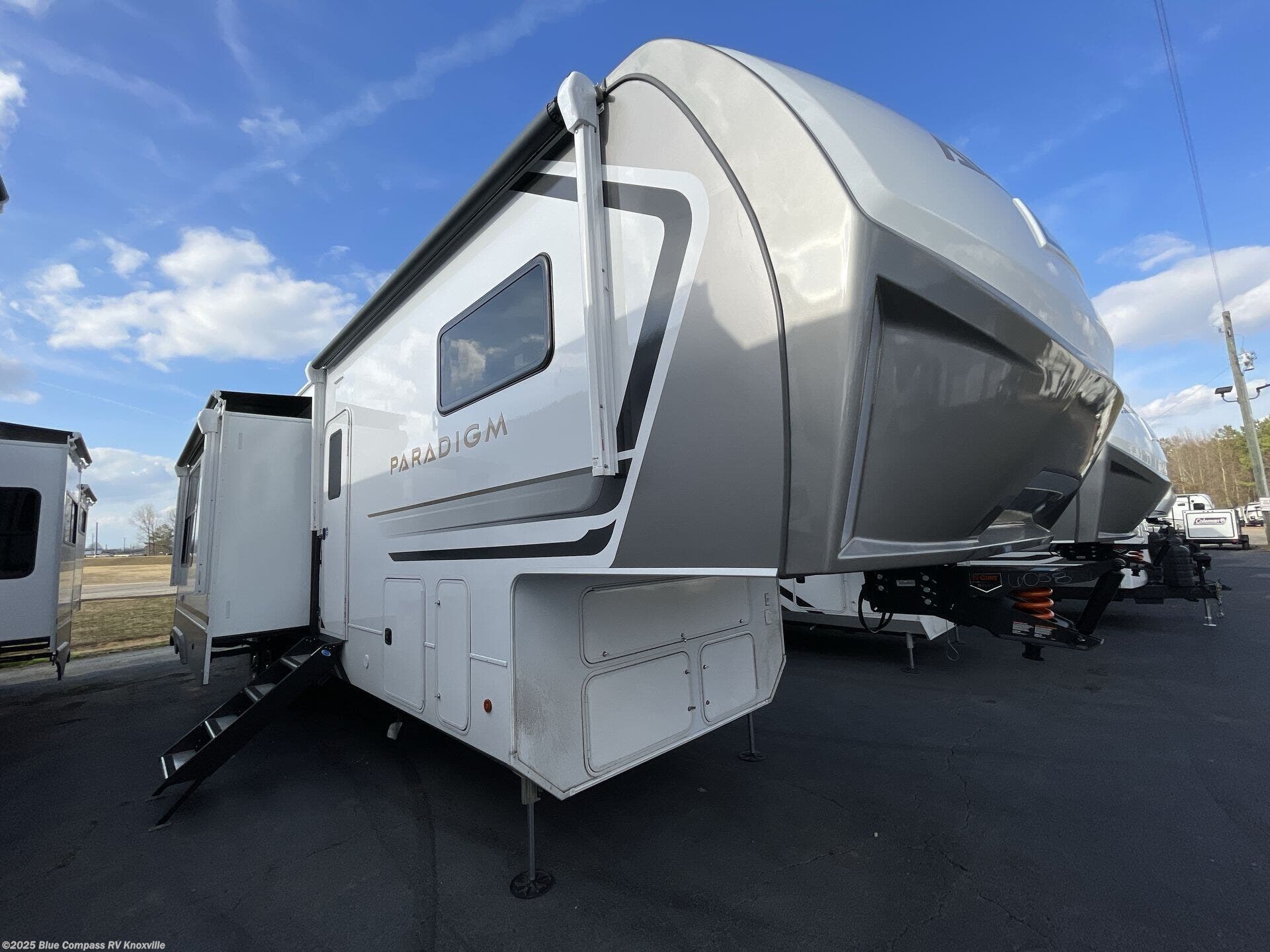 New 2025 Alliance RV Paradigm 395DS available in Louisville, Tennessee