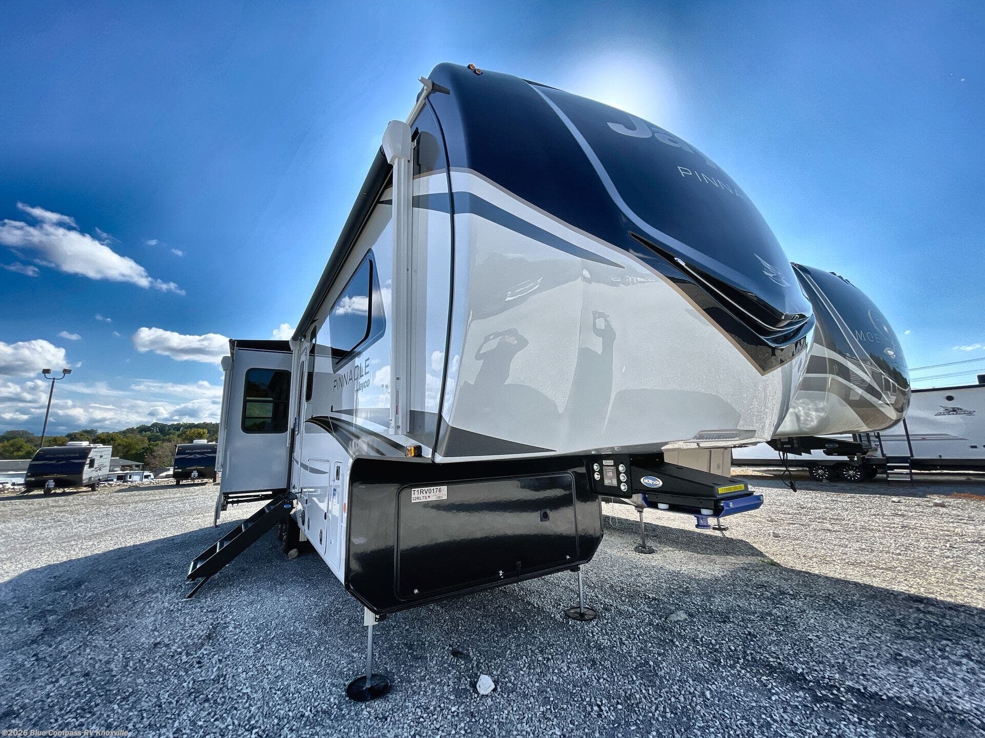 New 2026 Jayco Pinnacle 32RLTS available in Louisville, Tennessee