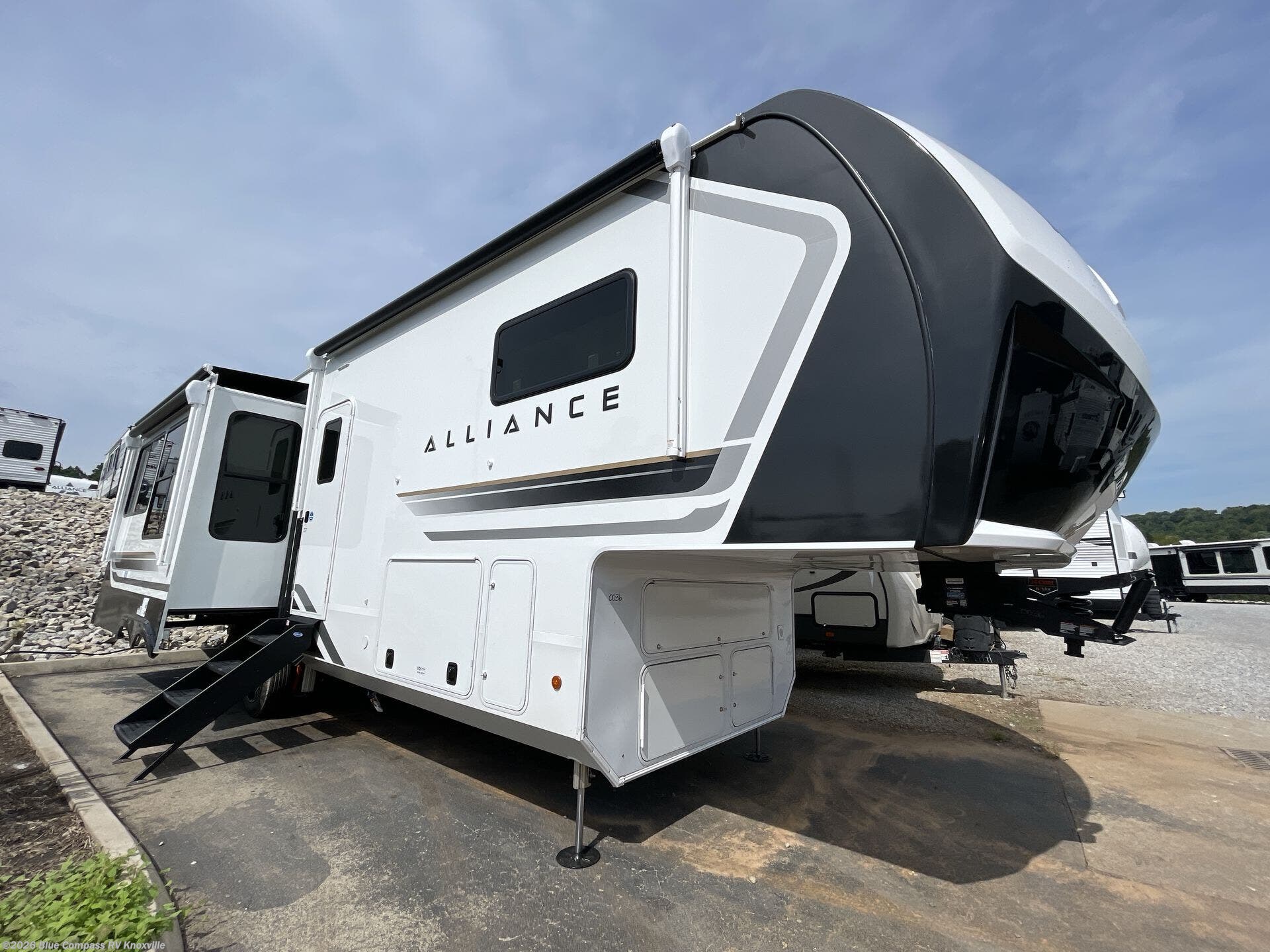 New 2027 Alliance RV Paradigm 310RL available in Louisville, Tennessee