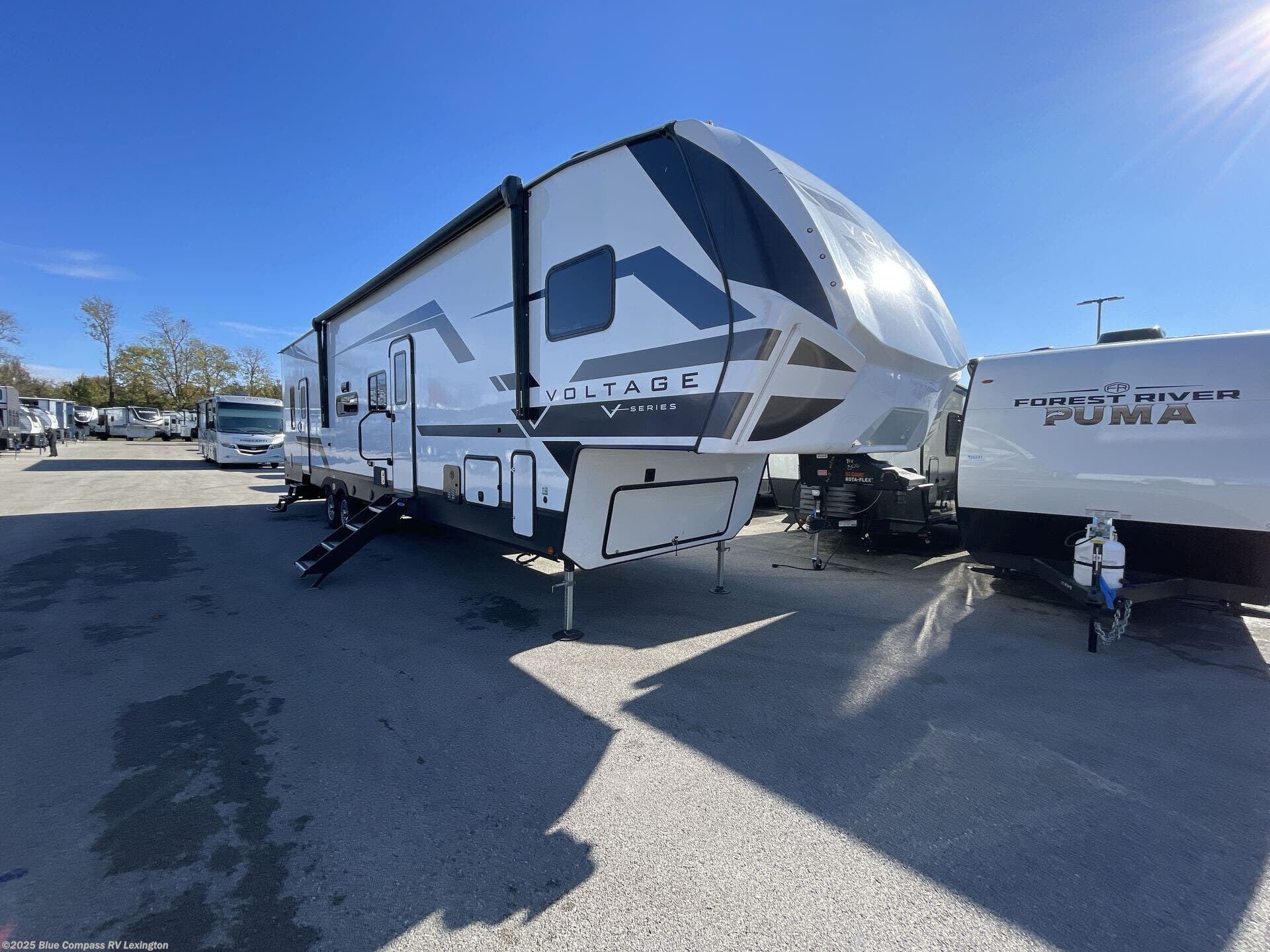 2025 Dutchmen Voltage V-Series 3800 RV for Sale in Georgetown, KY