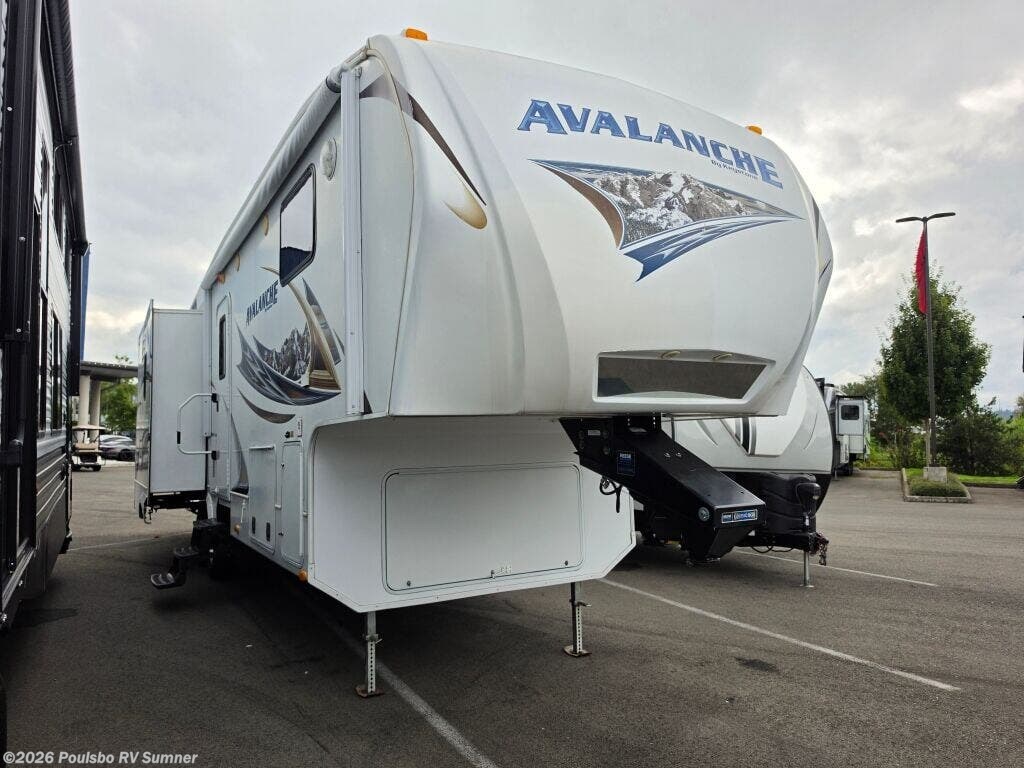 Used 2012  Keystone Avalanche Fw Avalanche Fw by Keystone from Poulsbo RV Sumner in Sumner, WA