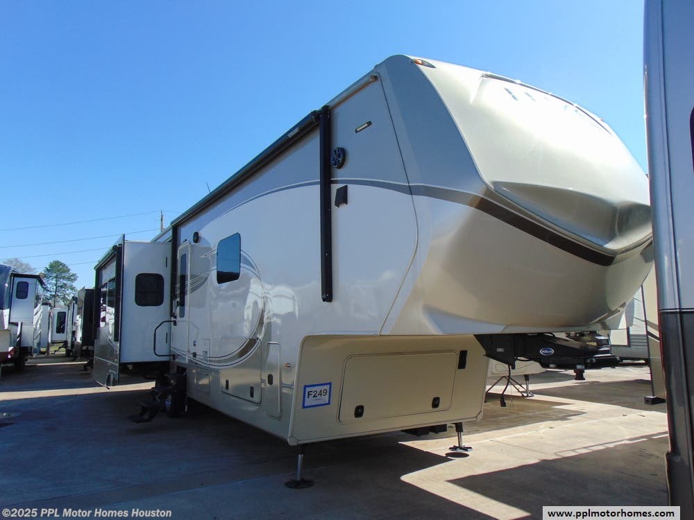 Fifth Wheel - 2018 The RV Factory Luxe 39FB | TrailersUSA