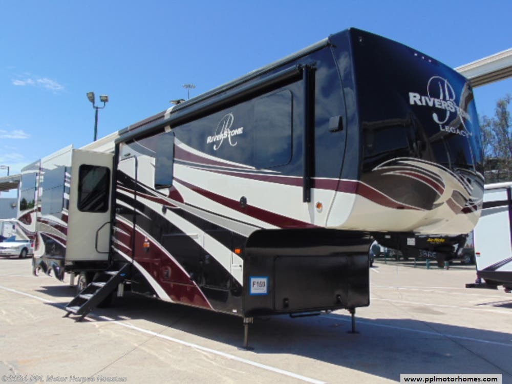 Fifth Wheel - 2019 Forest River Riverstone Legacy 38RE | TrailersUSA