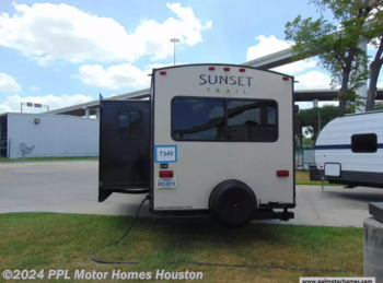 Used 2015 CrossRoads Sunset Trail 32RL available in Houston, Texas