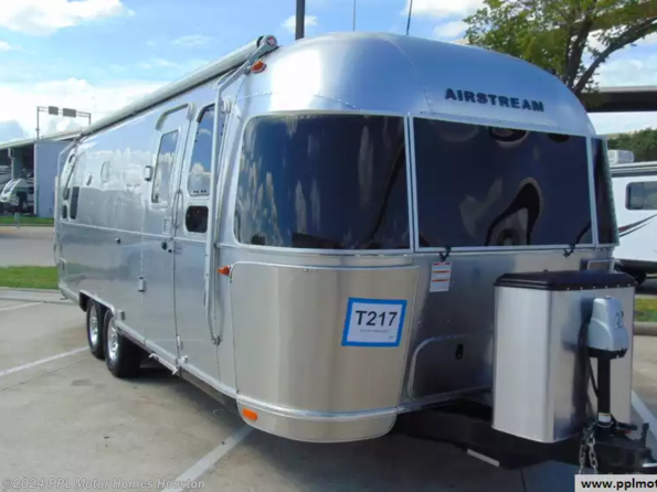 2018 Airstream Flying Cloud 26RB TWIN available in Houston, TX