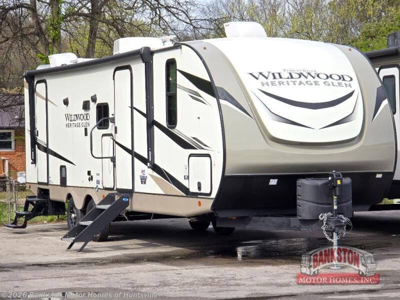 Used 2023 Forest River Wildwood Heritage Glen Hyper-Lyte 26BHHL available in Huntsville, Alabama