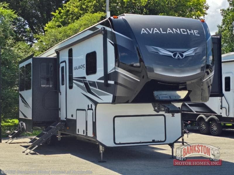 Used 2020 Keystone Avalanche 379BH available in Huntsville, Alabama