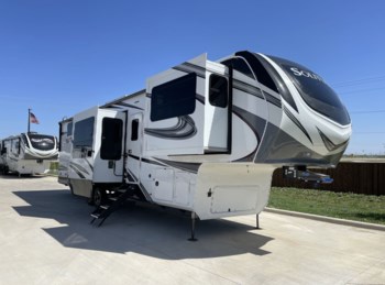 New 2022 Grand Design Solitude 380FL-R available in Sanger, Texas