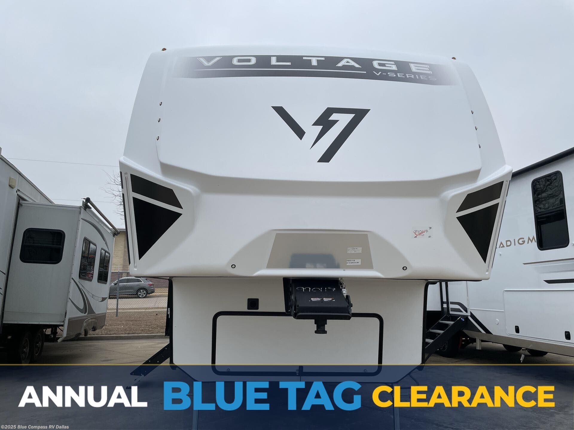 New 2025 Dutchmen Voltage V-Series 3500 available in Mesquite, Texas