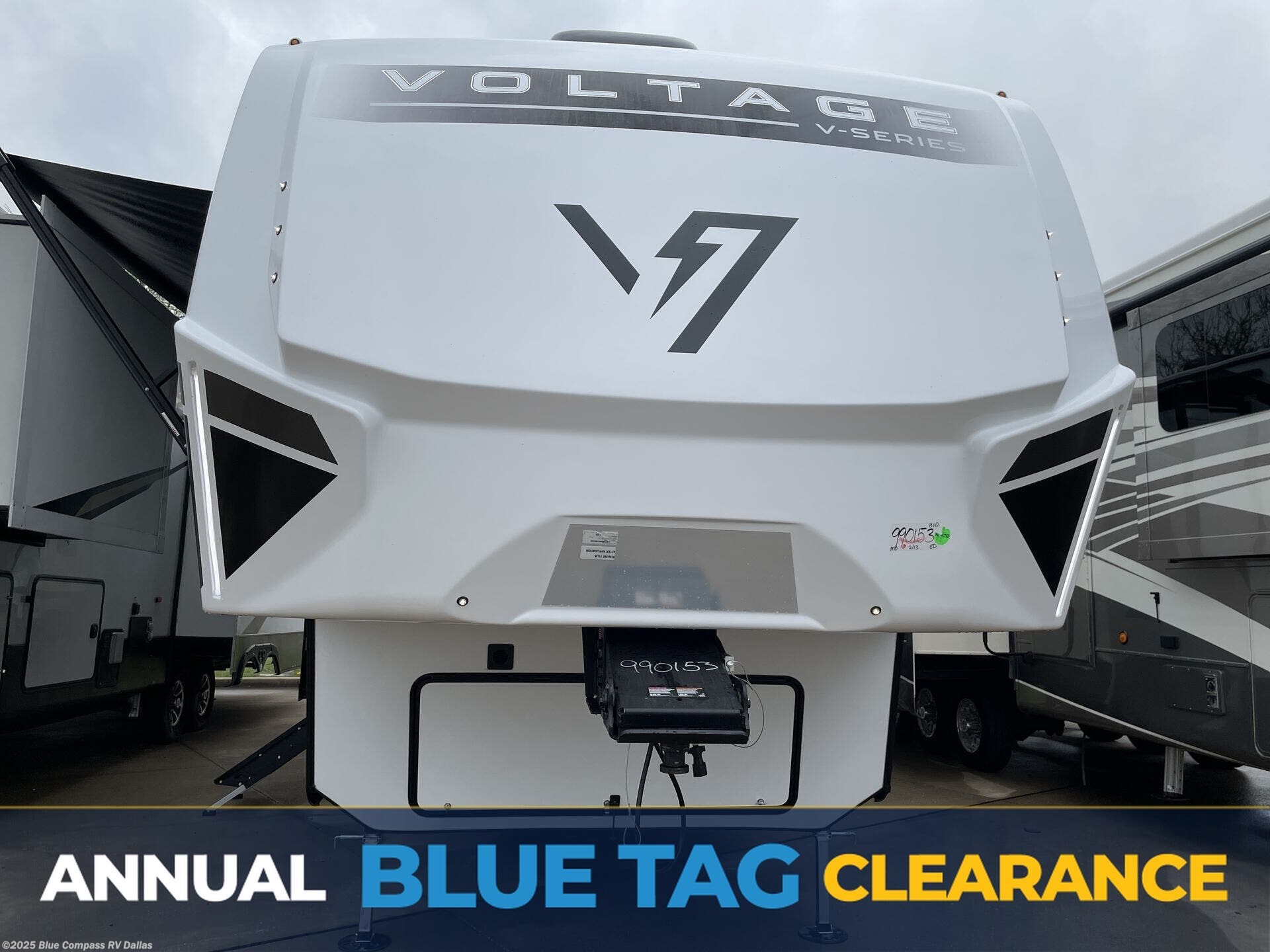 New 2025 Dutchmen Voltage V-Series 3600 available in Mesquite, Texas