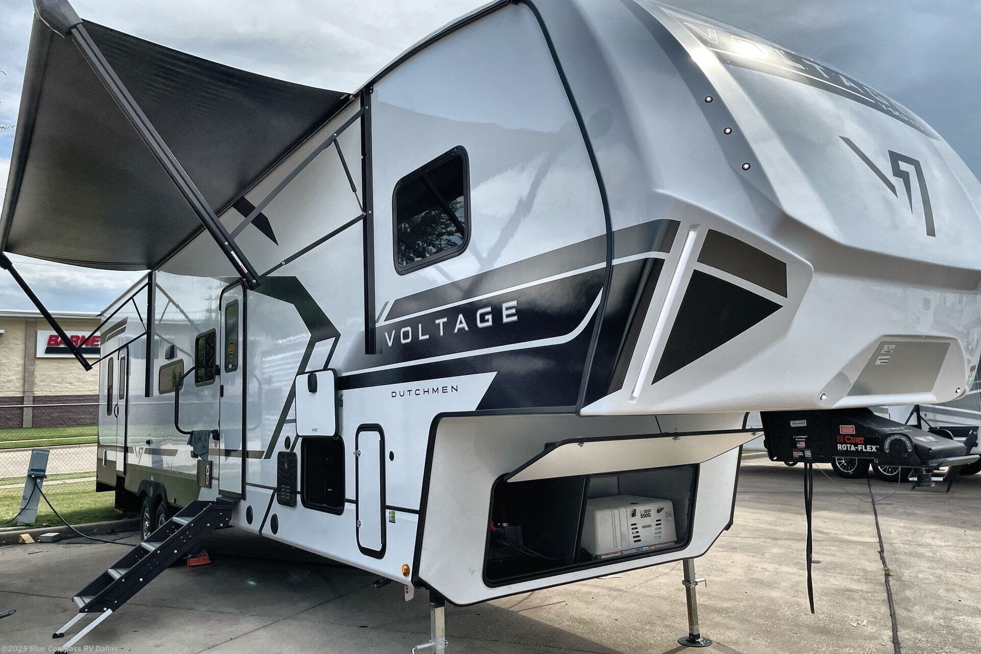 New 2025 Dutchmen Voltage V-Series 3800 available in Mesquite, Texas