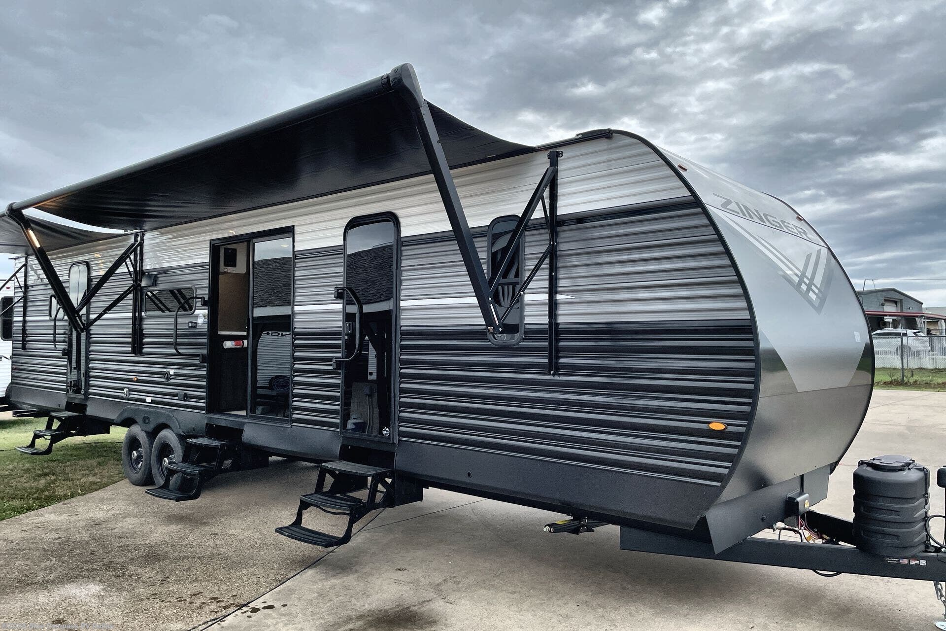 New 2026 CrossRoads Zinger 390DB available in Mesquite, Texas