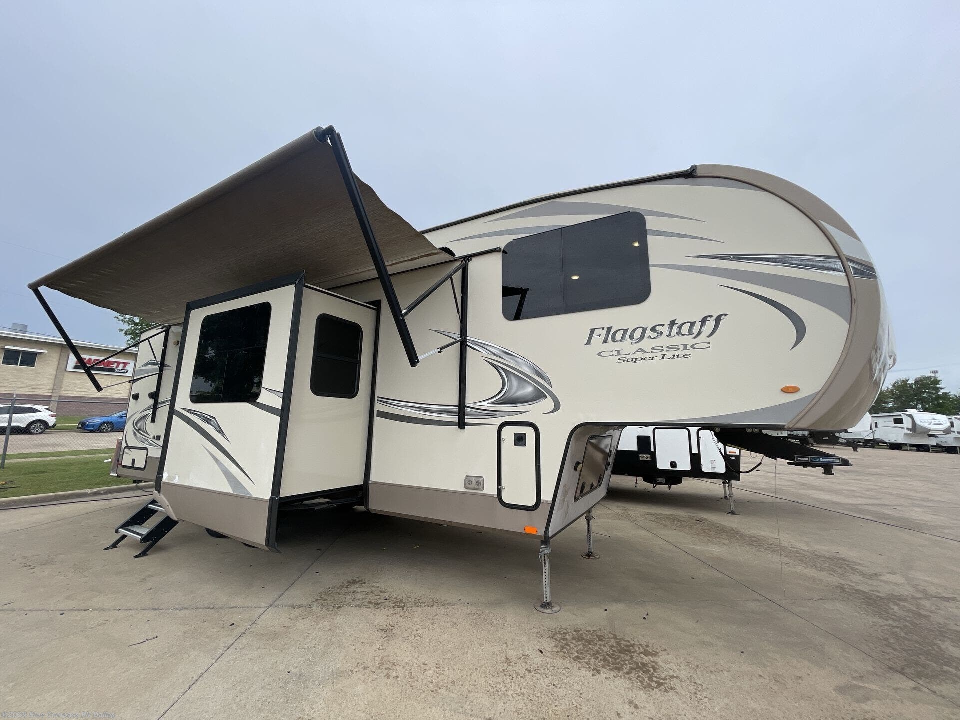 Used 2019 Forest River Flagstaff Classic Super Lite 8529FLS available in Mesquite, Texas