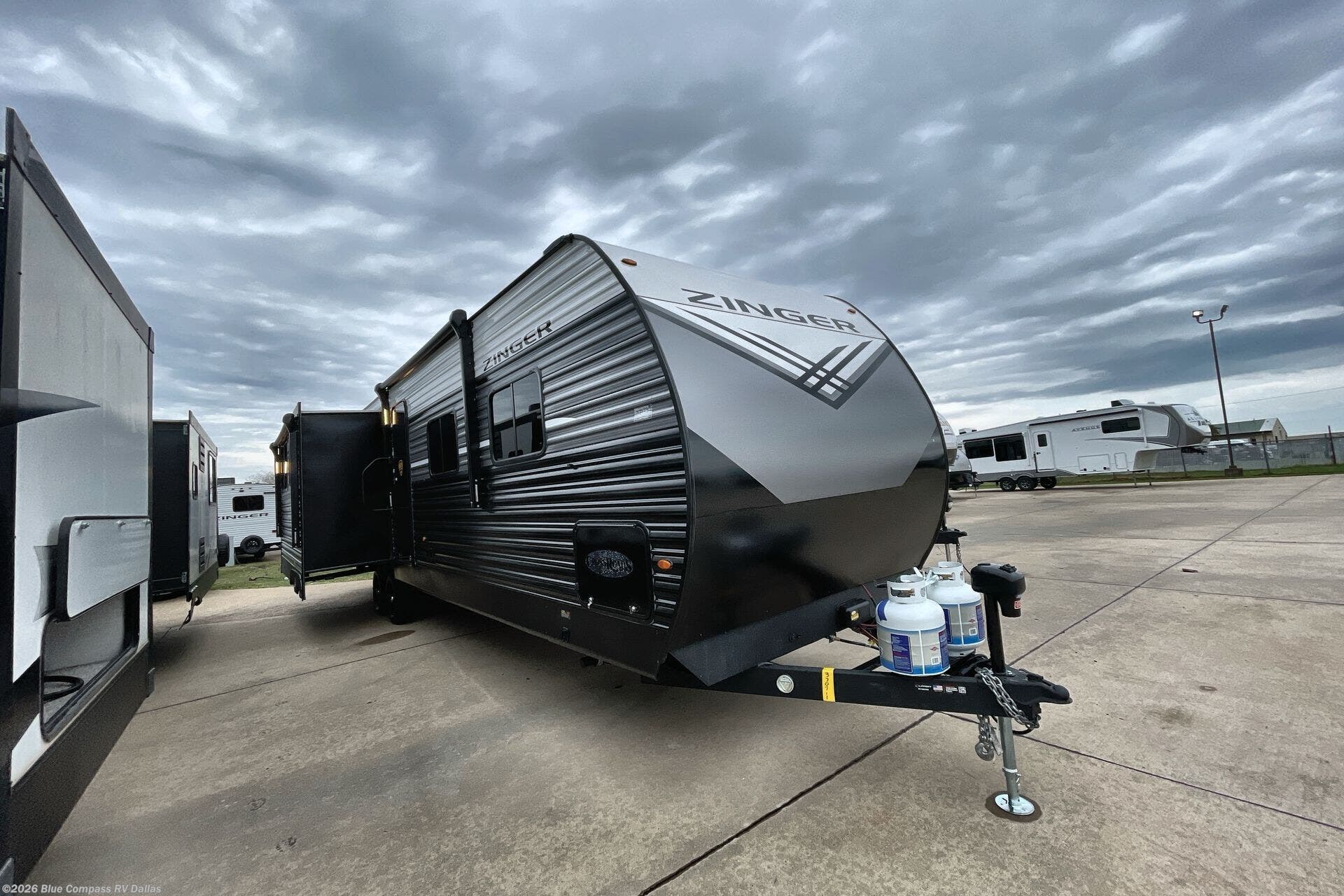 New 2026 CrossRoads Zinger 340LR available in Mesquite, Texas