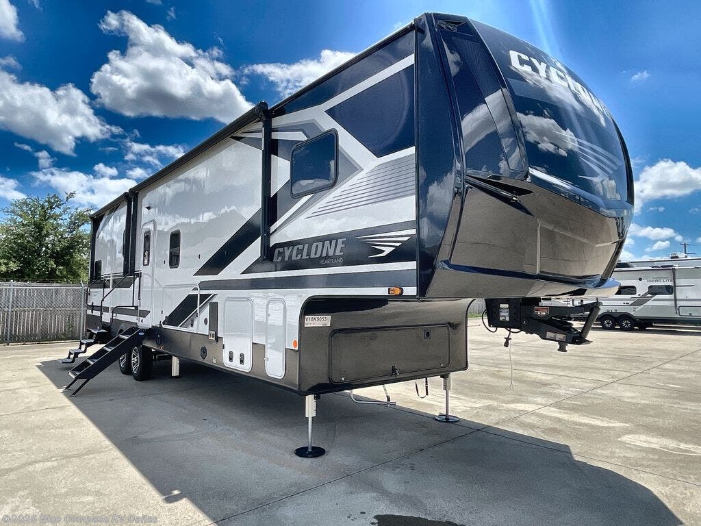 New 2027 Heartland Cyclone 3511 available in Mesquite, Texas