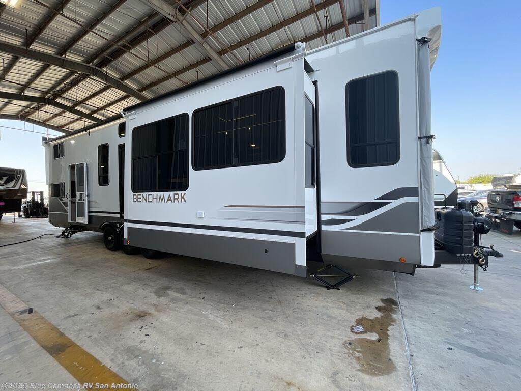 New 2026 Alliance RV Benchmark 42LFT available in San Antonio, Texas