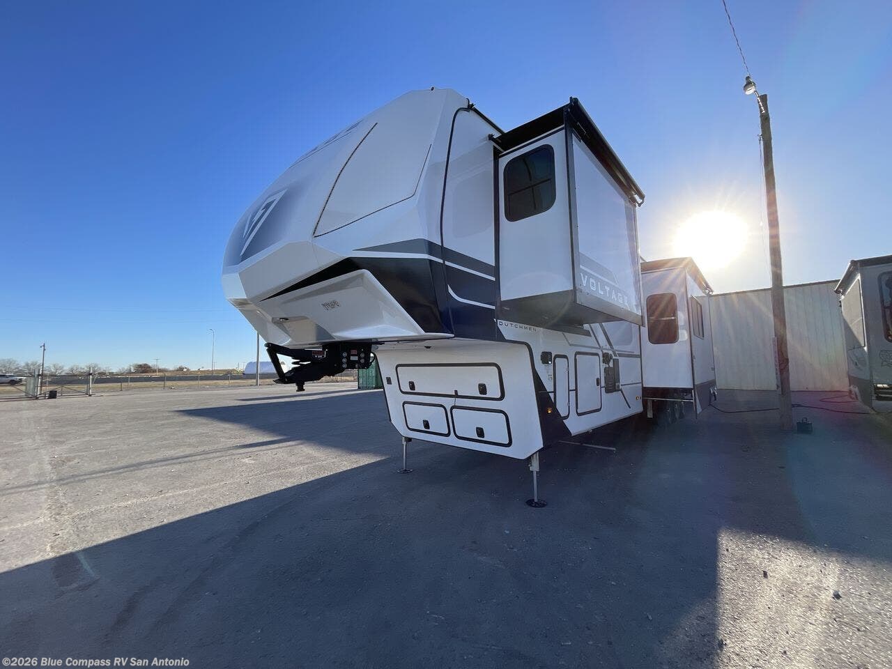 New 2026 Dutchmen Voltage V-Series 4250 available in San Antonio, Texas