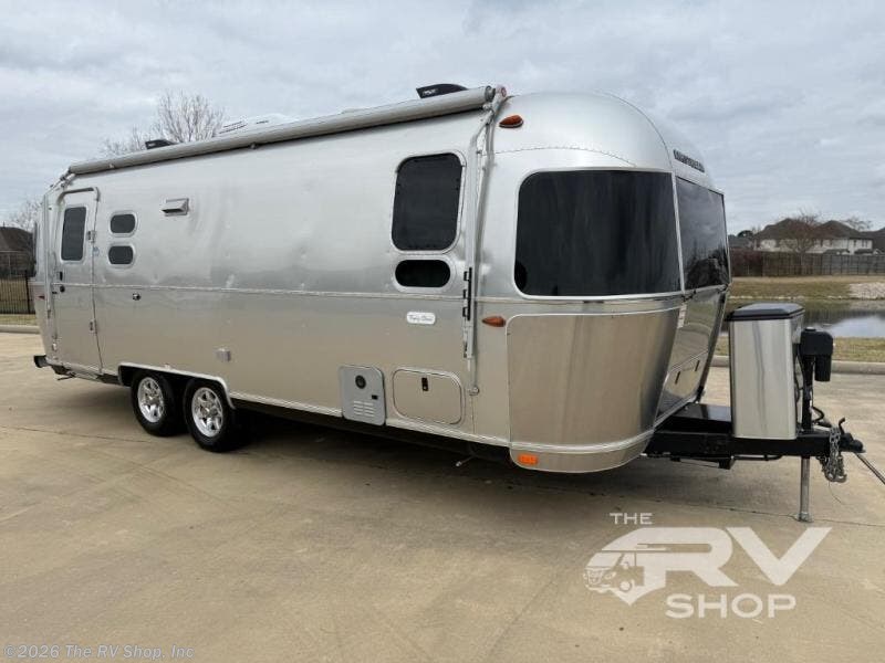 Used 2025 Airstream Flying Cloud 27FB Twin available in Baton Rouge, Louisiana
