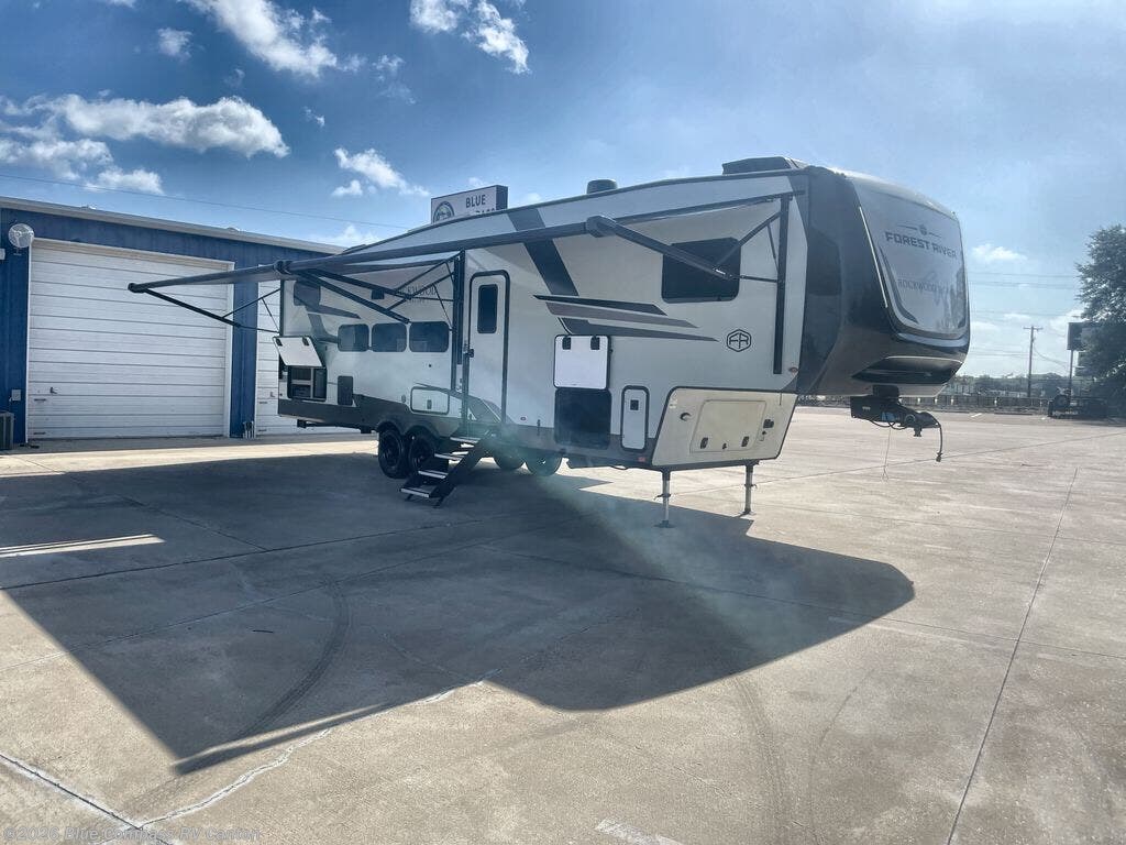 Used 2025 Forest River Rockwood Signature R374DBH available in Wills Point, Texas