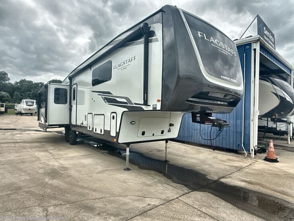 Used 2026  Forest River Flagstaff Classic 401CFB by Forest River from Blue Compass RV Canton in Wills Point, TX