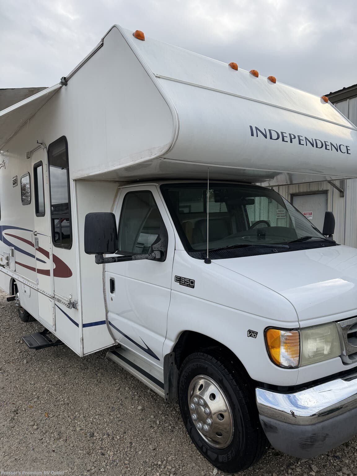 Used 2002 Gulf Stream Conquest Independence Rear Bed/Bath available in Sturtevant, Wisconsin