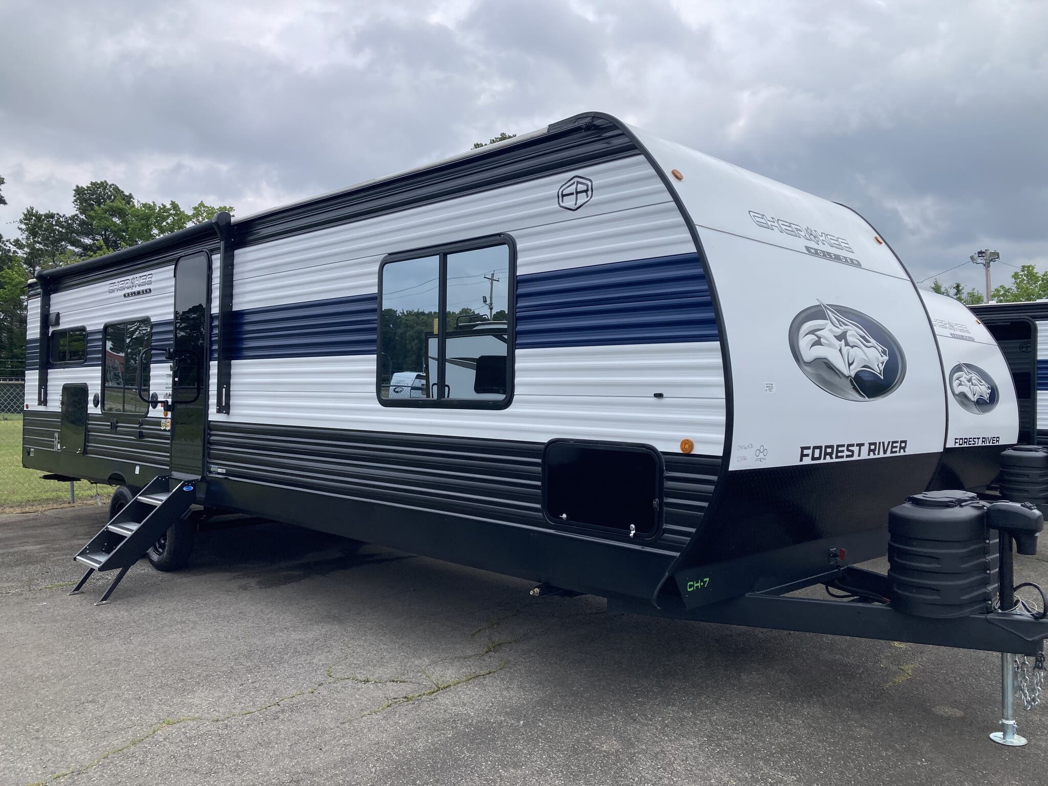 New 2025 Forest River Cherokee Wolf Den 271RK available in Benton, Arkansas