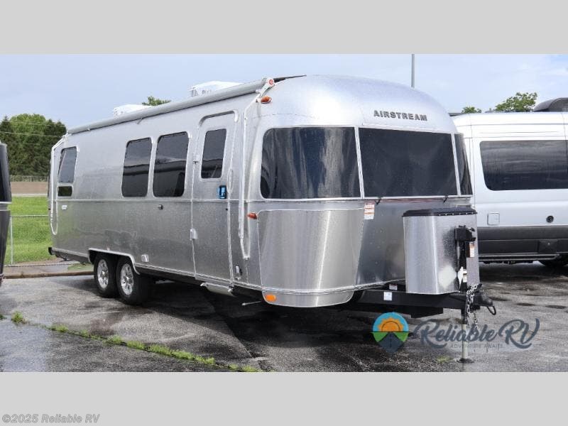 New 2025 Airstream Flying Cloud 28RB available in Springfield, Missouri