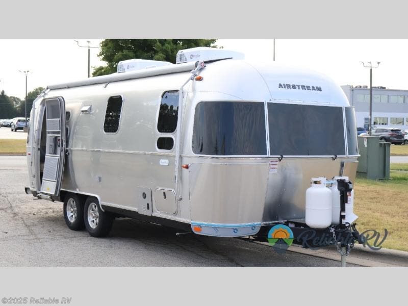 New 2026 Airstream Flying Cloud 25FB available in Springfield, Missouri