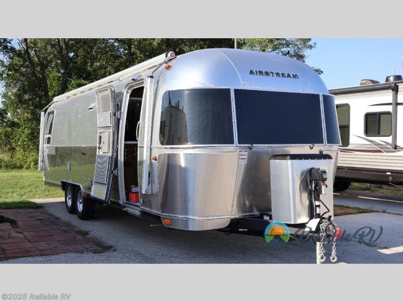 New 2026 Airstream Globetrotter 30RB available in Springfield, Missouri