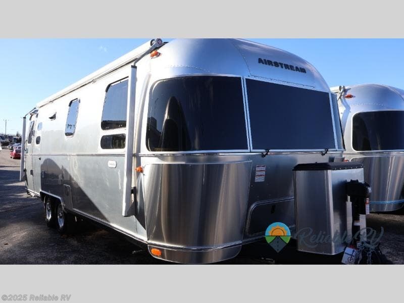 New 2026 Airstream Globetrotter 27FB available in Springfield, Missouri