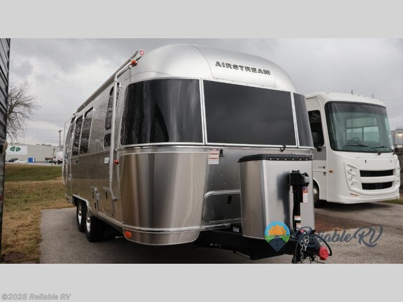 New 2026 Airstream Flying Cloud 23FB Twin available in Springfield, Missouri