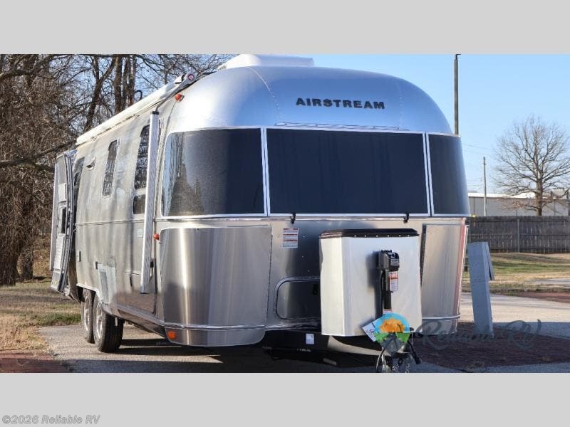 New 2026 Airstream Globetrotter 27FB Twin available in Springfield, Missouri