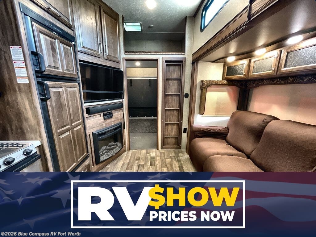 Used 2017 Keystone Cougar 326SRX available in Fort Worth, Texas